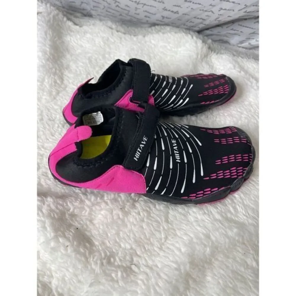 N/A water shoes